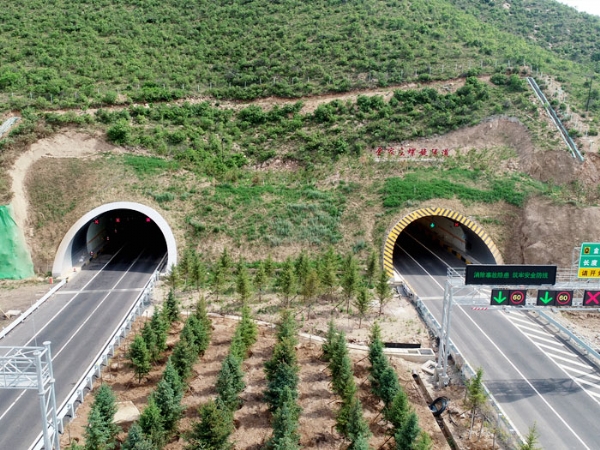 世界最長公路螺旋隧道-延崇高速金家莊隧道